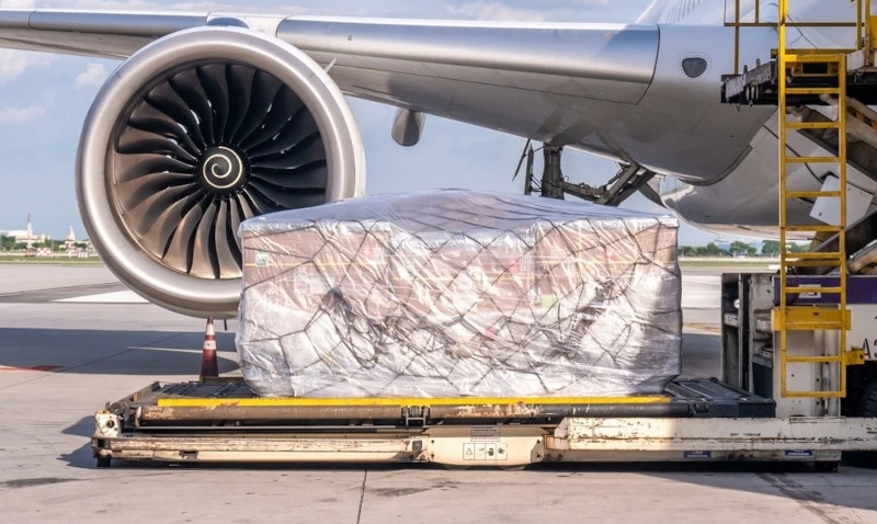 Aeroporto de Guarulhos enfrenta acúmulo crítico de cargas devido a paralisações e aumento de demandas