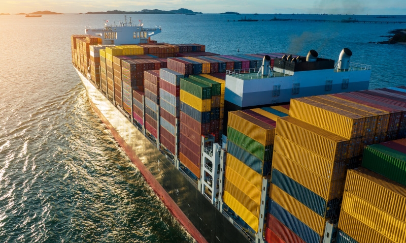 Tarifas de contêineres sobem na semana 44 e mantêm pressão sobre o transporte marítimo