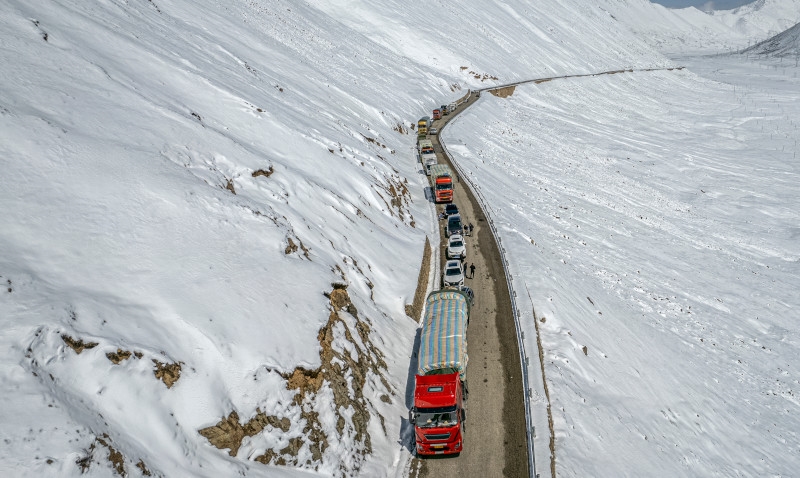 Nevascas isolam 2 mil caminhões e paralisam corredor Chile-Argentina