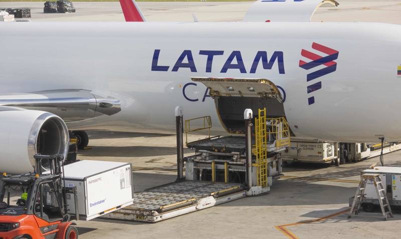 LATAM Cargo assume liderança no transporte de flores na América do Sul com a 18ª aeronave cargueira